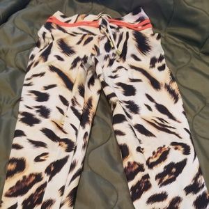 Leopard scrunch butt leggings